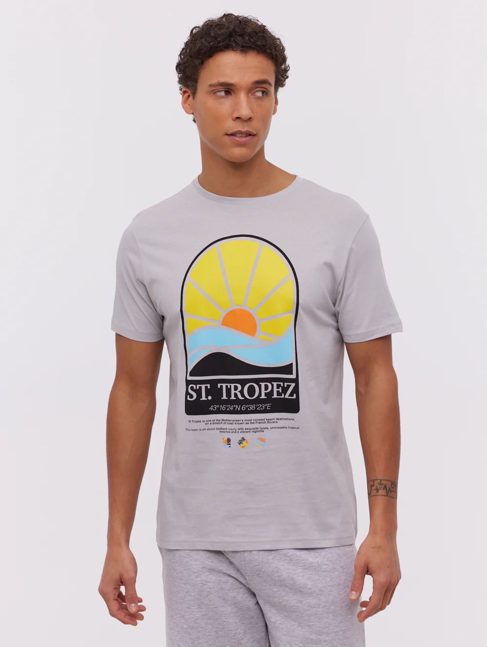 Vetral Sun Graphic T-Shirt
